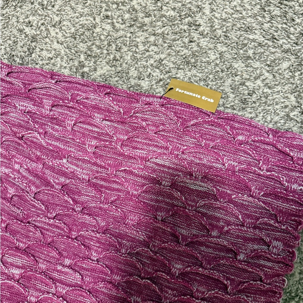 NWT🏷️Pink Mermaid Tail Blanket - Picture 2 of 2